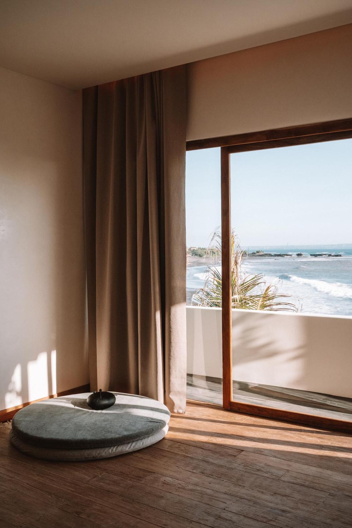 Oshom Bali At Nuanu Creative City Tanah Lot Extérieur photo
